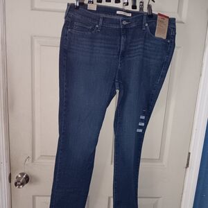 NWT LEVIS Women's Blue Jeans SZ 18w Bit Of Stretch Classis Straight